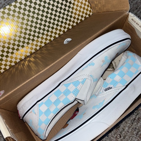 Disney Slip-On Vans - White with Mickey Mouse Design - Picture 4 of 7